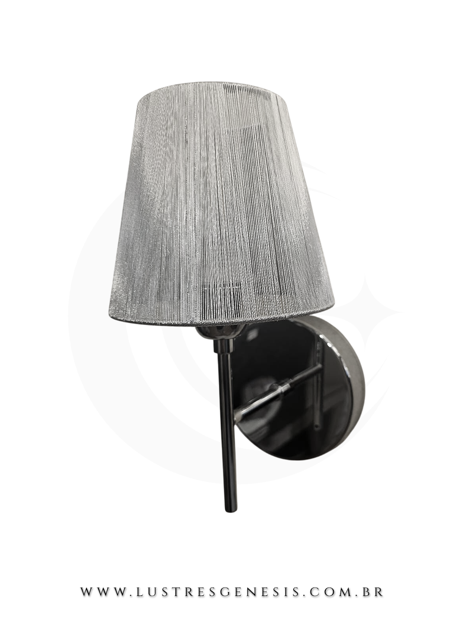 Arandela moderna Claudia prata da marca Hevvy, ideal para quarto, cabeceira de cama, lavabo e quarto infantil, com design elegante e acabamento sofisticado.
